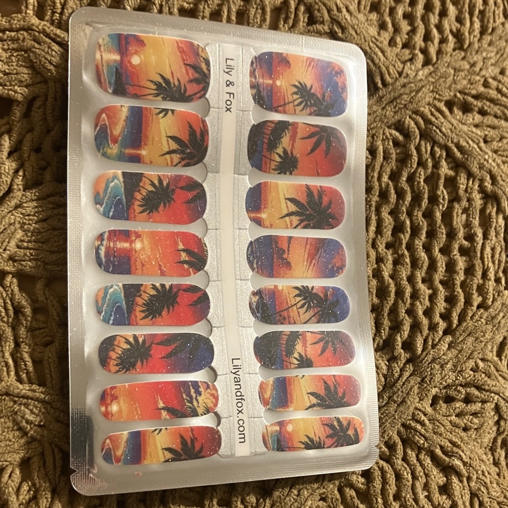 Lily and Fox nail wraps🦊